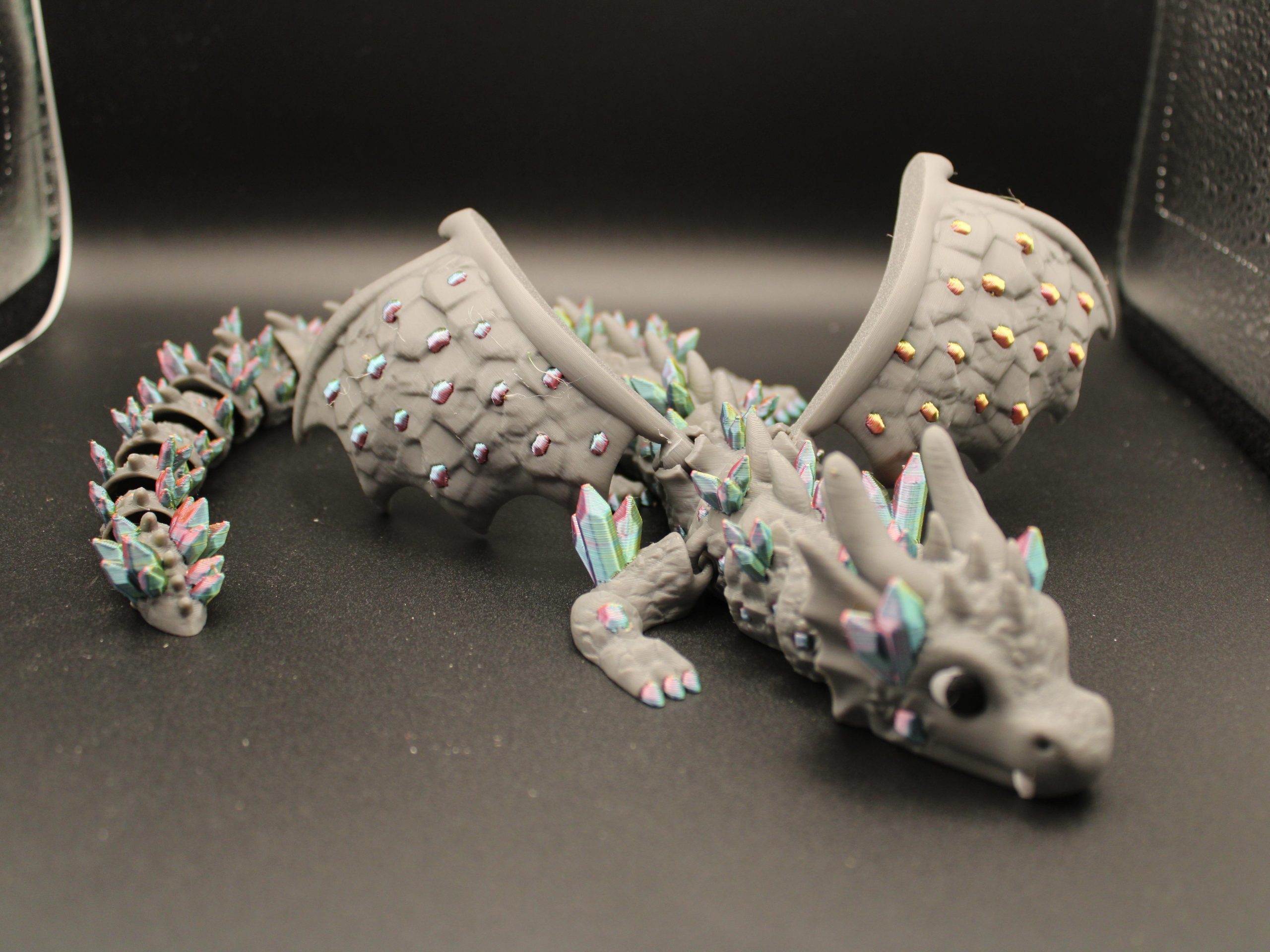 Flexi Kristall Dragon 3D Print Collectible Figurine - 3-tone Filament, 12 cm, 36 cm, Articulated Body, Crystal Accents, Poseable Display, Desk Shelf Decor, Ideal Gift for Collectors