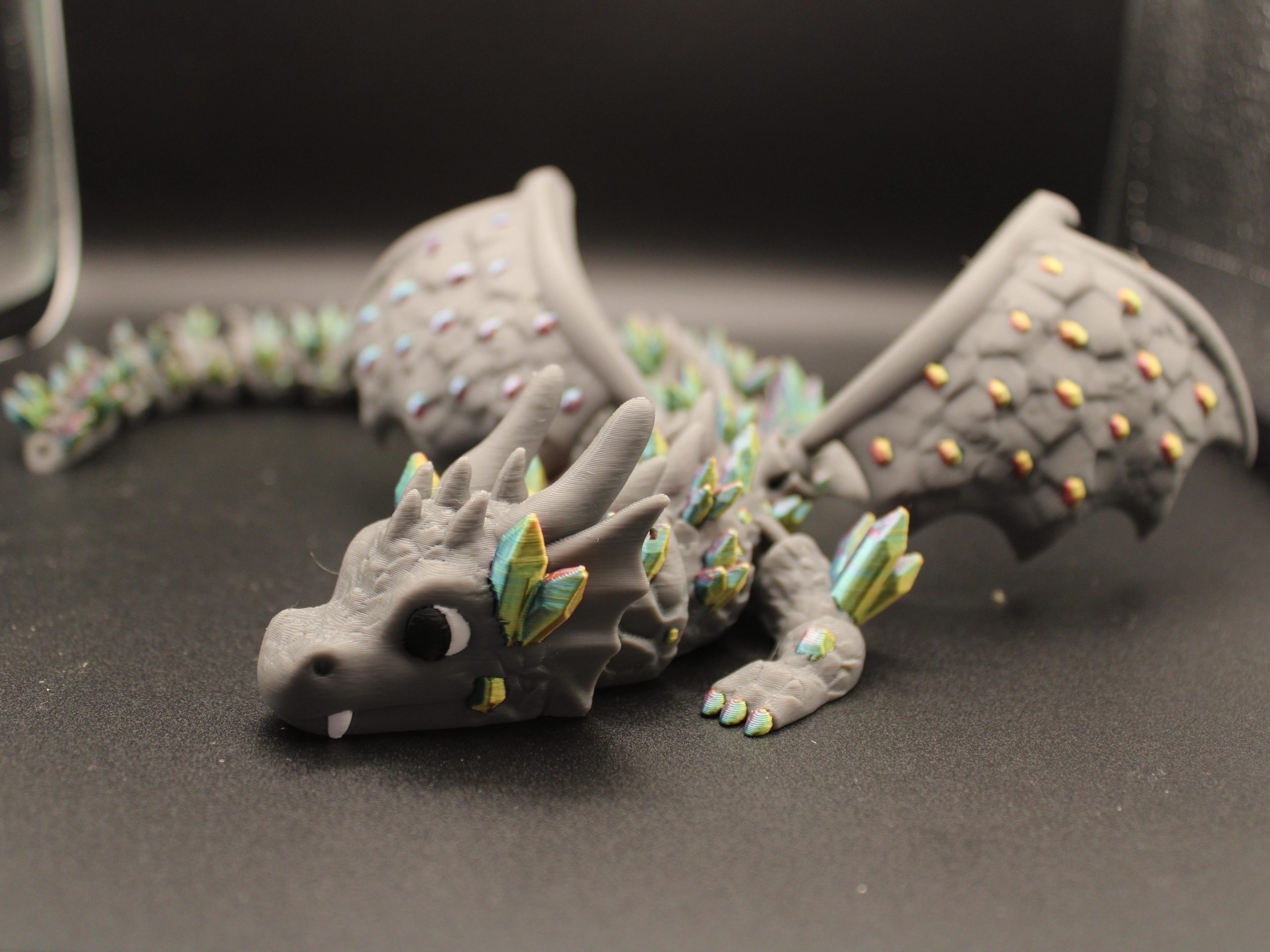 Flexi Kristall Dragon 3D Print Collectible Figurine - 3-tone Filament, 12 cm, 36 cm, Articulated Body, Crystal Accents, Poseable Display, Desk Shelf Decor, Ideal Gift for Collectors