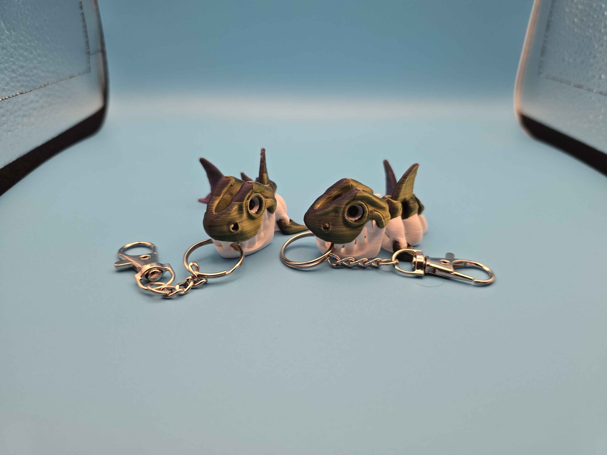 Color Changing Segmented Bone-Style Ocean Theme Creepy Cute Flexi Skeleton Keychain, 8x4x3 cm