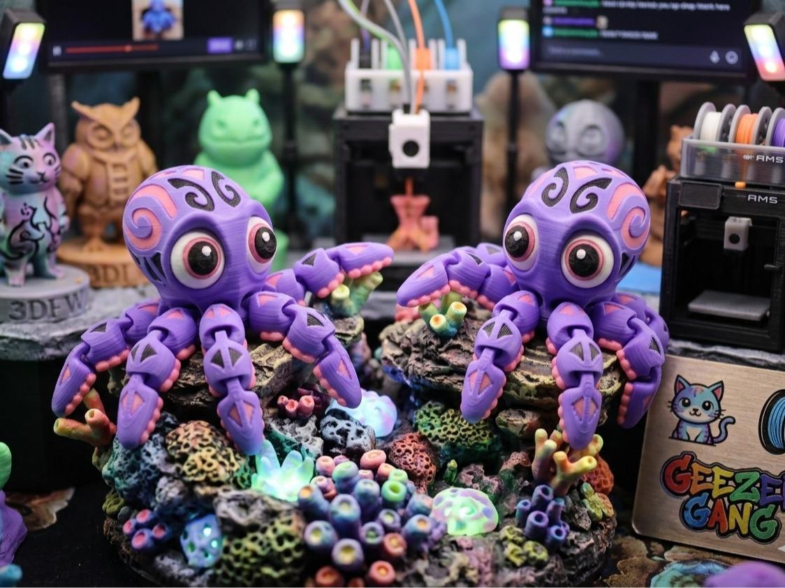 3D Printed Smooth Articulated Octopus Statue - 31cm Nautical Fantasy Decor, Flexible Tentacles Flexi Figurine, Desk Centerpiece, Ideal Gift for Home Enthusiasts