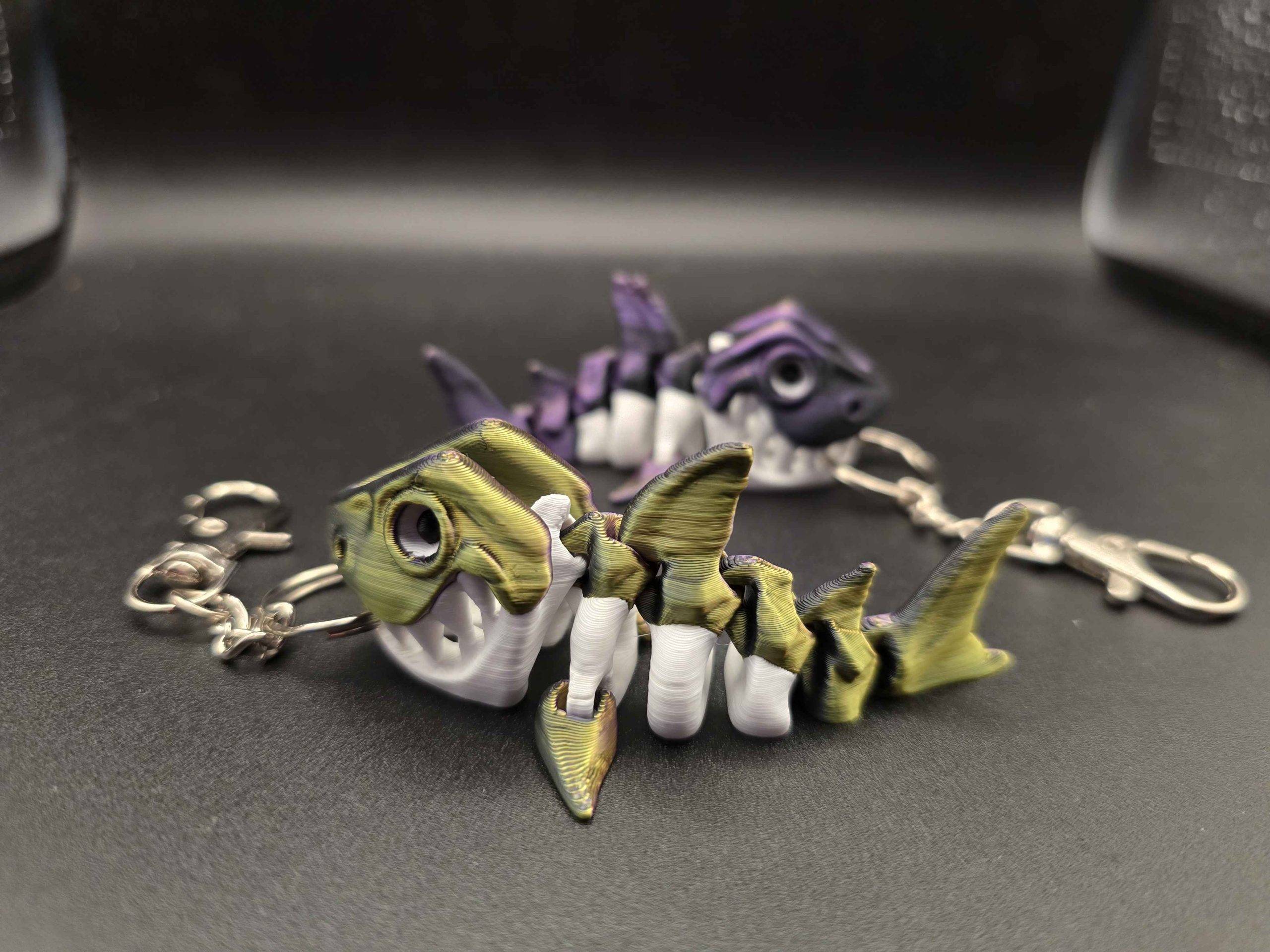Color Changing Segmented Bone-Style Ocean Theme Creepy Cute Flexi Skeleton Keychain, 8x4x3 cm